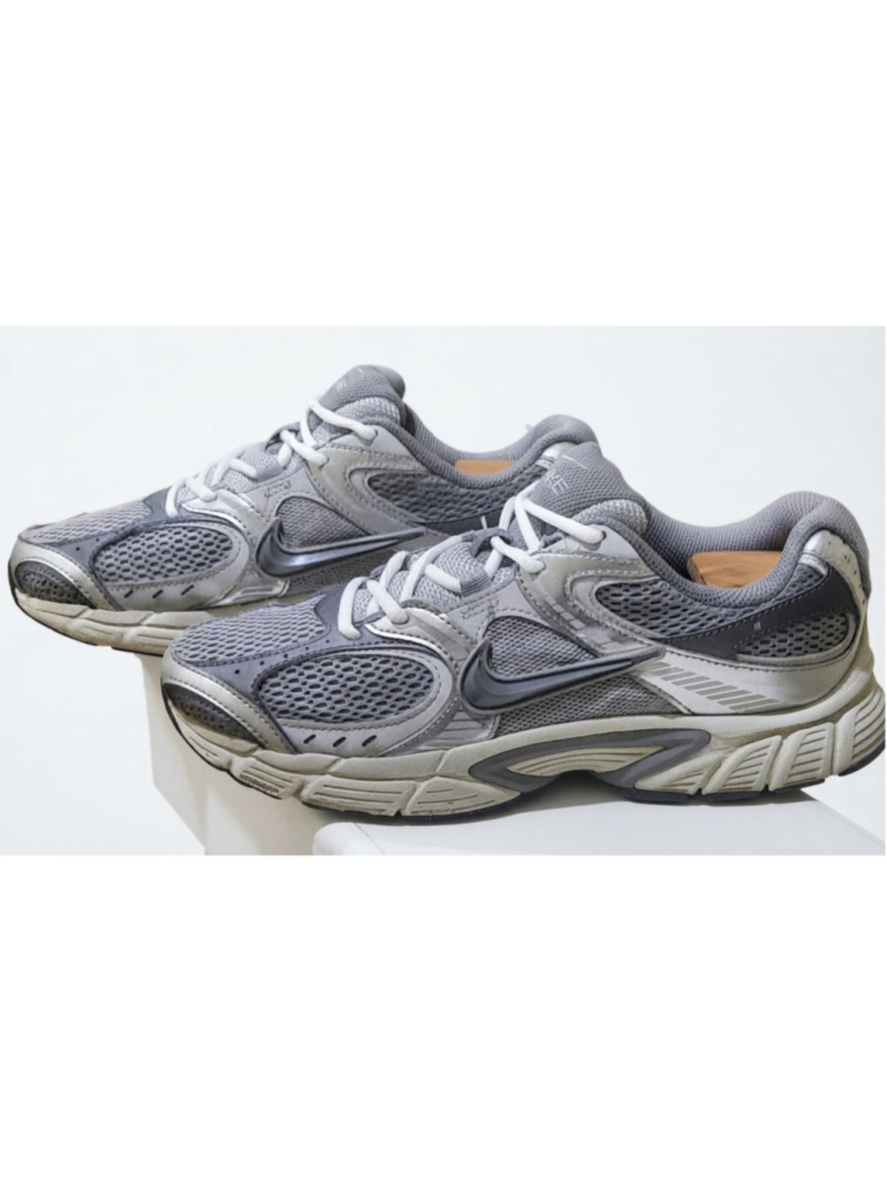 Nike V5 RNR Cement Grey Fog
Light Orewood Brown Nby
HJ5228-003 sz 7.5/ Women's 9